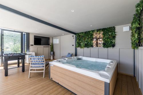 Countryside family villa with pool Zmina in Gizdavac
