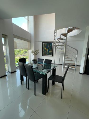 . Penthouse with Pool, Gym & A/C