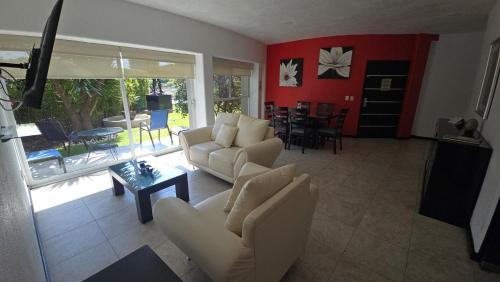 . Apartment with Pool, Gym & A/C Suite