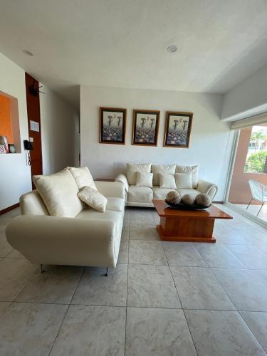 Apartment with Pool, Gym & A/C Suite