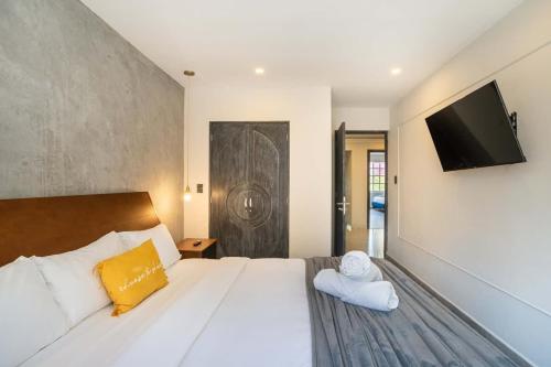 Luxe Polanco Home Private Yard TVs in Each Room - image 3