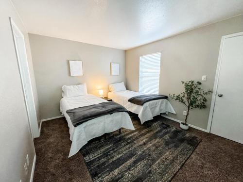 . Perfect for Group with 2BR and 2BA with Pool