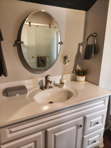 Newly Renovated Modern Home - image 3