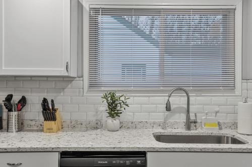 Cozy 4BR 2BA Worth Home in Chicago Ridge