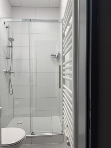 Shower, Hansa Living 3 Hamburg - Ruhiges Zimmer mit Gemeinschaftskuche in Rahlstedt