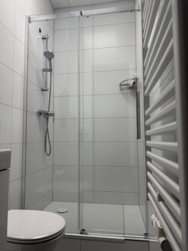 Shower, Hansa Living 3 Hamburg - Ruhiges Zimmer mit Gemeinschaftskuche in Rahlstedt