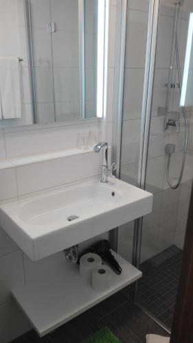 بيت شباب هوسب بيت شباب هوسب