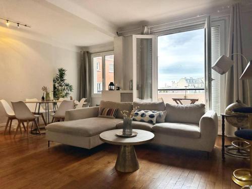 Charming Parisian Retreat with Eiffel Tower Views