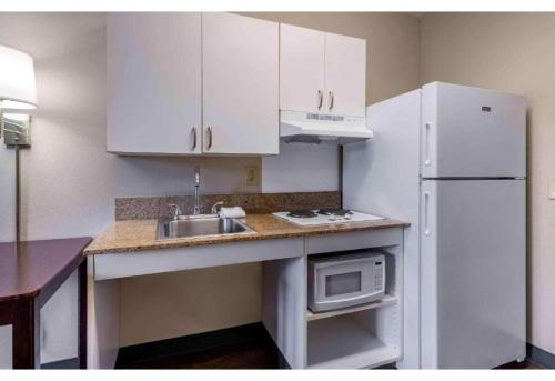 Konyha, Motel 6 Suites Fishkill Westage Center, NY in Fishkill