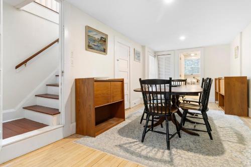 Удобства, Bright, spacious getaway with full kitchen, furnished porch & WiFi - near trails in Otter Creek