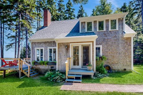 . Dog-friendly, waterfront home on St George River with shore access, great views