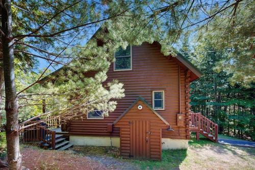 . Dog-friendly lakefront home with deck, grill, WiFi, shared dock & water access