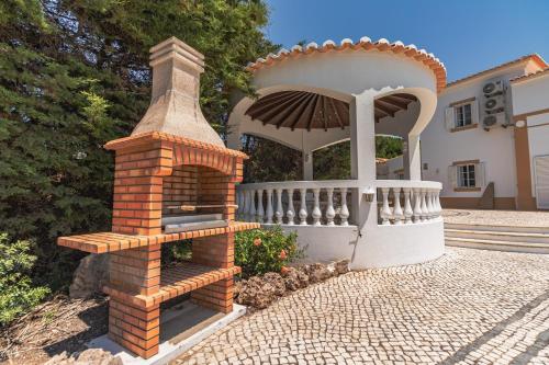 Villa Paraiso by Algarve Holidays in คาวีโร