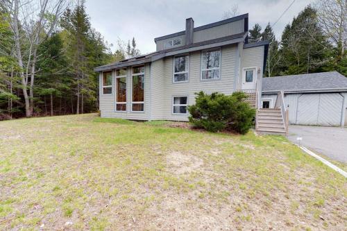 Фасада на хотела, Home with deck, great location in the heart of Acadia National Park in Otter Creek