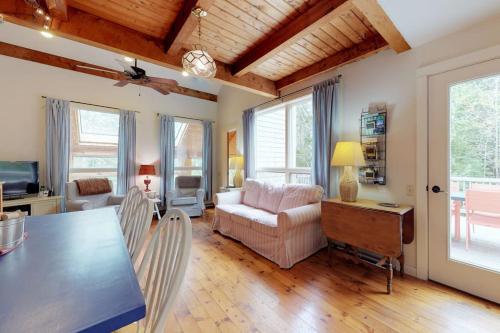 Home with deck, great location in the heart of Acadia National Park in Otter Creek