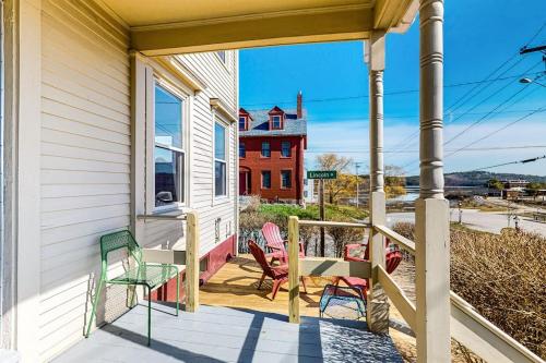 Seadmed, Sweeping Sheepscot River views in newly renovated 200 year old Wiscasset home in Wiscasset
