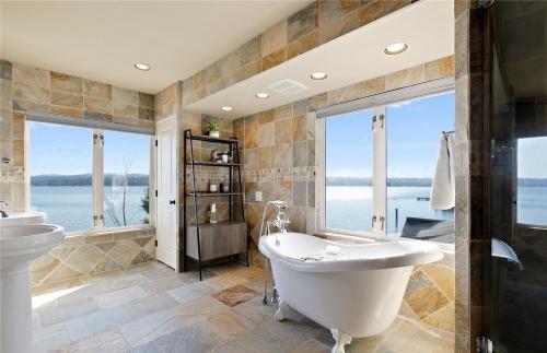 Lakefront Retreat on Lake Washington with Hot Tub Private Dock and Views in Bryn Mawr-Skyway