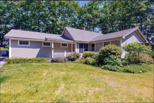 . Secluded lakefront home with patio & firepit, fast WiFi, wood stove & W/D