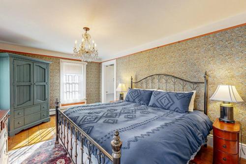 Cozy Apartment Near The River: Walk to Town & Local Attractions in Wiscasset