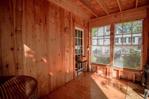 Charming Bayview Cottage with Deck, Firepit, Garden - 200
