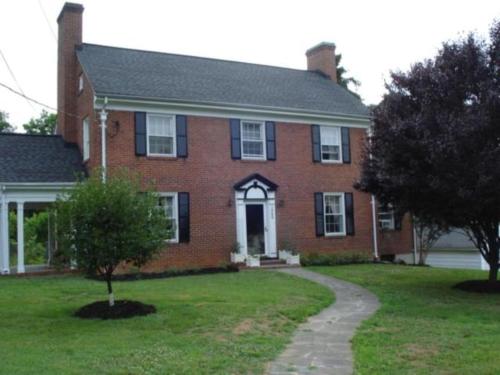 Welcome To Your Private Cozy Room #2 Near Lu, Stadium & General Hospital - Lynchburg, VA