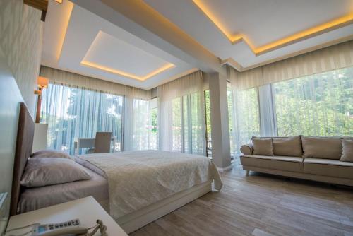 Yildiz Apart Hotel Room Type - Deluxe Double Room (2 Adults + 1 Child)