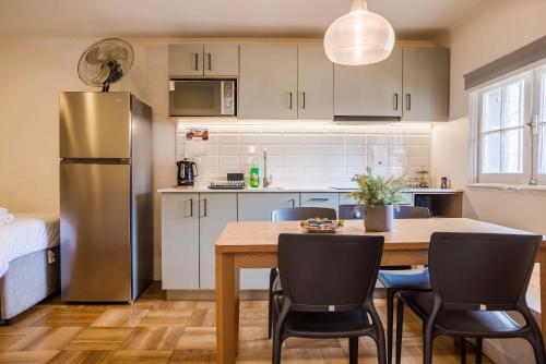 Modern 1BR Apt in Bellavista Steps from Metro