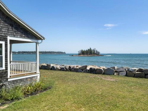 Strand, The Spruces, Crescent Beach waterfront 5-bedroom in South Thomaston