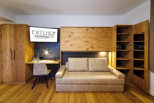 1 king bed, 1 bunk bed