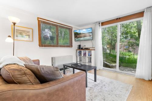 Two-Level Unit w/ Patio, Deck, Firepit, Private Washer/ Dryer, and Free WiFi in Otter Creek
