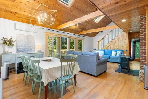 Facilities, Kinney Cabin: 5-Bedroom Lakefront Home in Jefferson (ME)