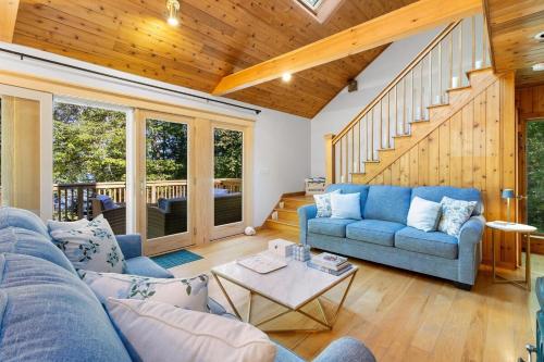 Kinney Cabin: 5-Bedroom Lakefront Home in Jefferson (ME)