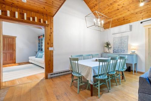 Facilities, Kinney Cabin: 5-Bedroom Lakefront Home in Jefferson (ME)