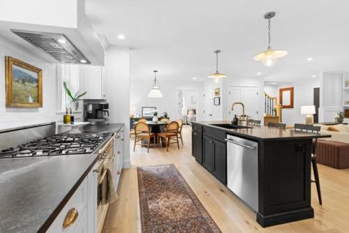 Konyha, Birch Tree Retreat, 6-bedroom family getaway spot in South Thomaston