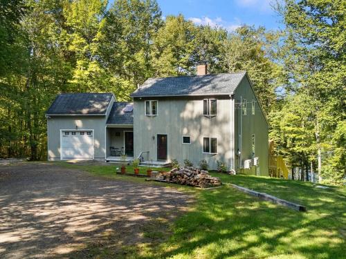 Exterior view, Kinney Cabin: 5-Bedroom Lakefront Home in Jefferson (ME)