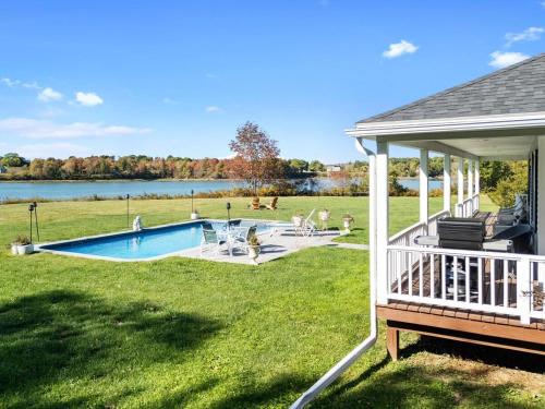 Úszómedence, Cove House with Private Pool, Ocean Views, Family in South Thomaston