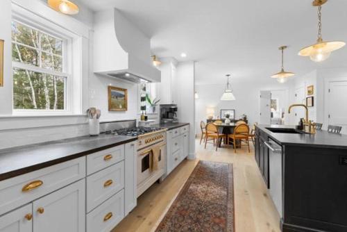 Konyha, Birch Tree Retreat, 6-bedroom family getaway spot in South Thomaston