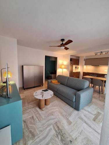 City Apartment & Garage - Grand et lumineux