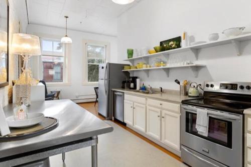 virtuve, Rockland Central Loft, heart of downtown in Rockland (ME)