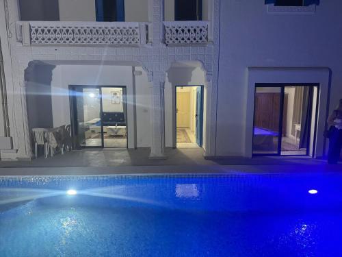 المرافق, Djerba Moon in أغير