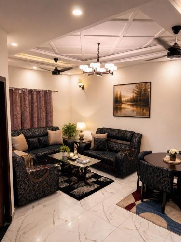 DHA Phase 9 Luxury 3BR 4 ACs Home Office Family Stay - image 2