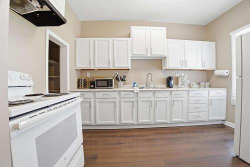 Group-Ready - 7 beds in Central Lafayette in Lafayette City Center