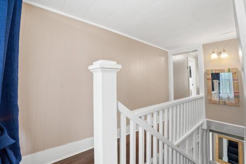 Group-Ready - 7 beds in Central Lafayette in Lafayette City Center