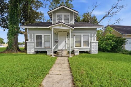 Group-Ready - 7 beds in Central Lafayette in Lafayette City Center