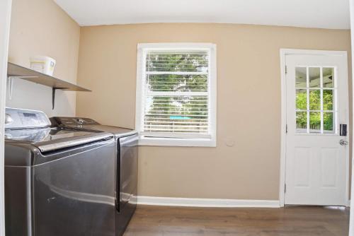 Group-Ready - 7 beds in Central Lafayette in Lafayette City Center