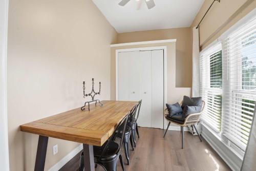 Group-Ready - 7 beds in Central Lafayette in Lafayette City Center