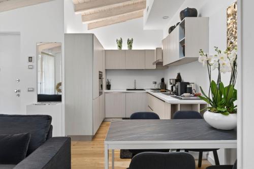 Palazzo Tatti by Rent All Como - image 5