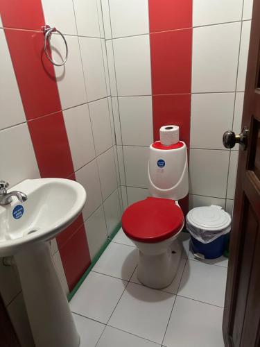 Alojamiento con parqueadero agua caliente y cocina completa