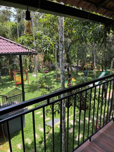 Hidden Bliss Group Retreat Pool Villa in مينانجادي