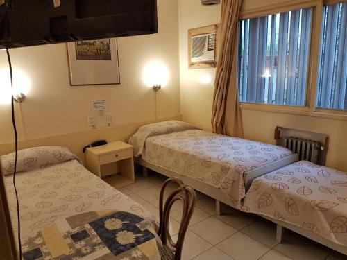 Twin Room image 2